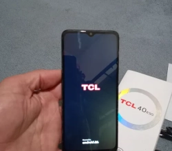 تليفون TCL ممتاز بالكرتونة والضمان 128جيجا 4جيجا رام خاصية NFC (سهل)