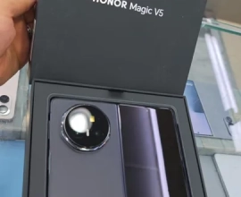Honor Magic V5 معه جميع اغراضه بسعر ممتاز