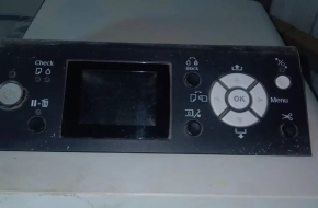 طابعه بلوتر Epson pro 9900 مستعمله+أحبار جديده كل لون لتر