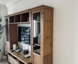 طاولة تلفزيون وديكور لغرفة الجلوس