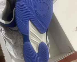 احذيه جديده بالكرتونه مقاس 44