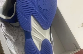 احذيه جديده بالكرتونه مقاس 44