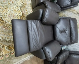 4 كراسي جلد ريلاكس مريحة جدا بحالة جيدة