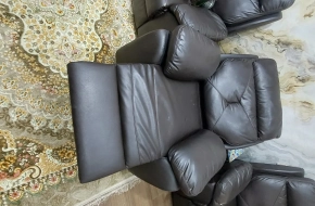 4 كراسي جلد ريلاكس مريحة جدا بحالة جيدة