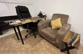 اثاث مكتبي شبه جديد ونظيف