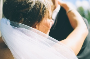 فستان خطبه وزواج رايق جدا وجميل استعمال ساعه واحدا فقط