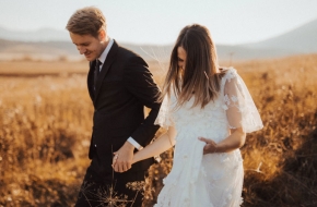 فستان زواج مع الطرحه والجبون وعباية العروس ، يلبس مقاس سمول وميديم “فيه خيوط بالظهر تتحكم بالمقاس”